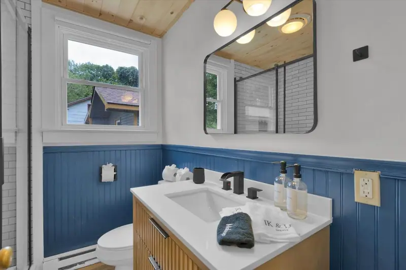 A freshly renovated bathroom stocked with Ik & Lo towels and thoughtful essentials.