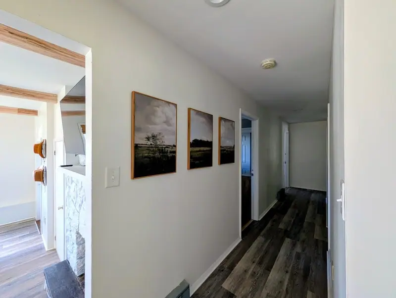 Hallway to the bedrooms