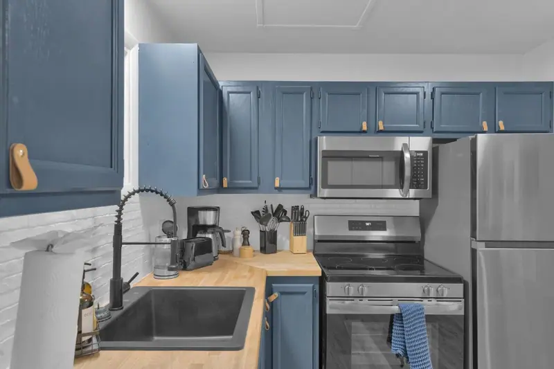 Range, microwave, fridge and coffee maker
