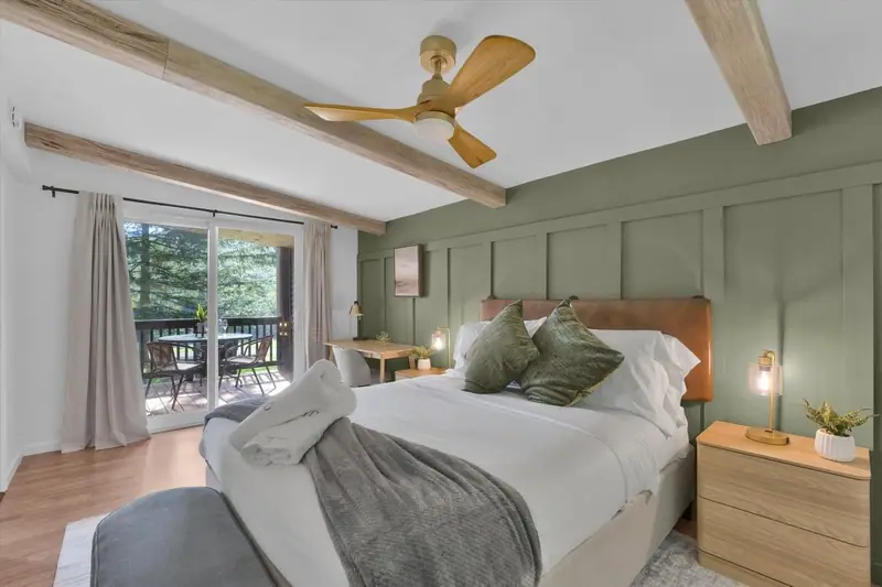 Restful earth tones and open-air access. Where your morning slow-down begins.