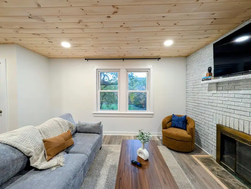Movie night or game night? Swivel chairs, a deep sofa and garden views make either one easy.