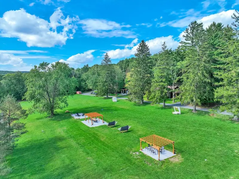 Expansive grounds, curated gathering spots, and room to wander. Experience mountain living at its finest.