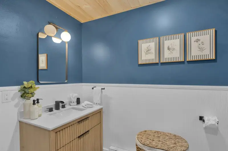 Bathroom vanity