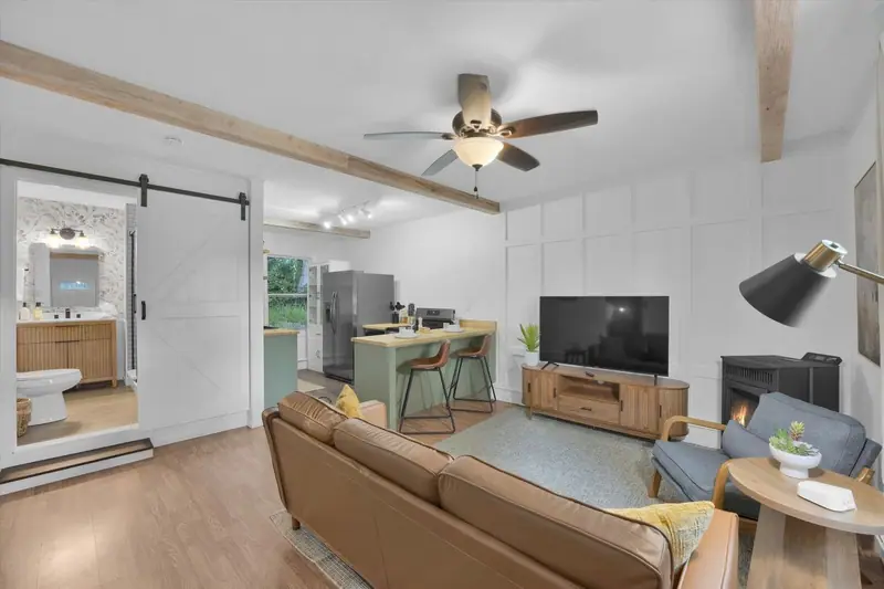 Effortless flow and warm interior tones. Spaces designed to feel connected, comfortable, and inviting.